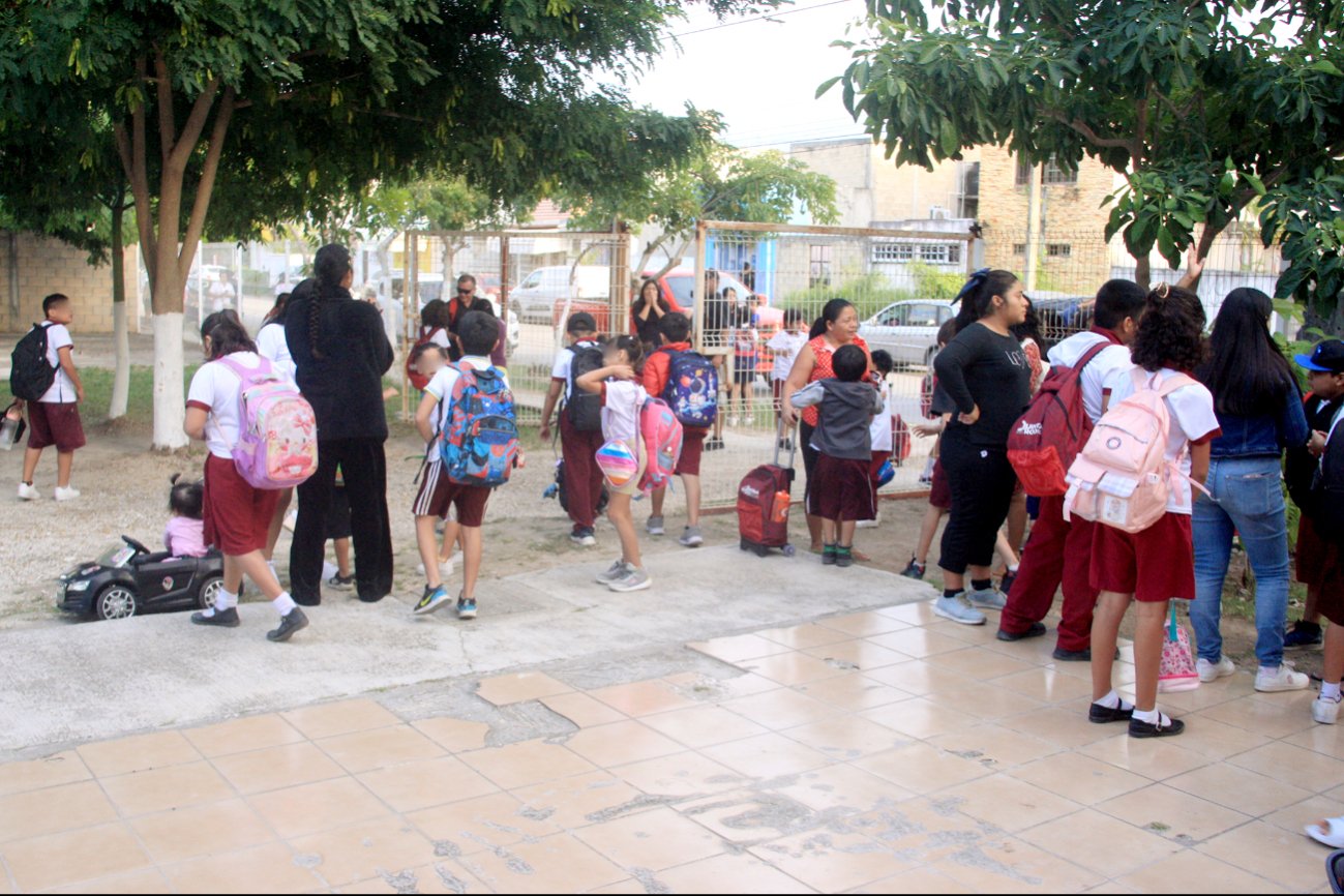 Suspenden clases: Alrededor de 17 mil maestros de Quintana Roo  se suman a paro nacional  