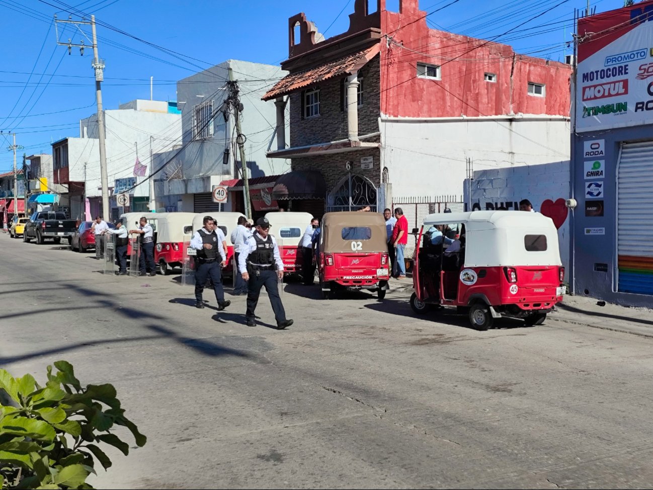 Autoridades de Campeche acuerdan operativos conjuntos para regular mototaxis en Ciudad del Carmen