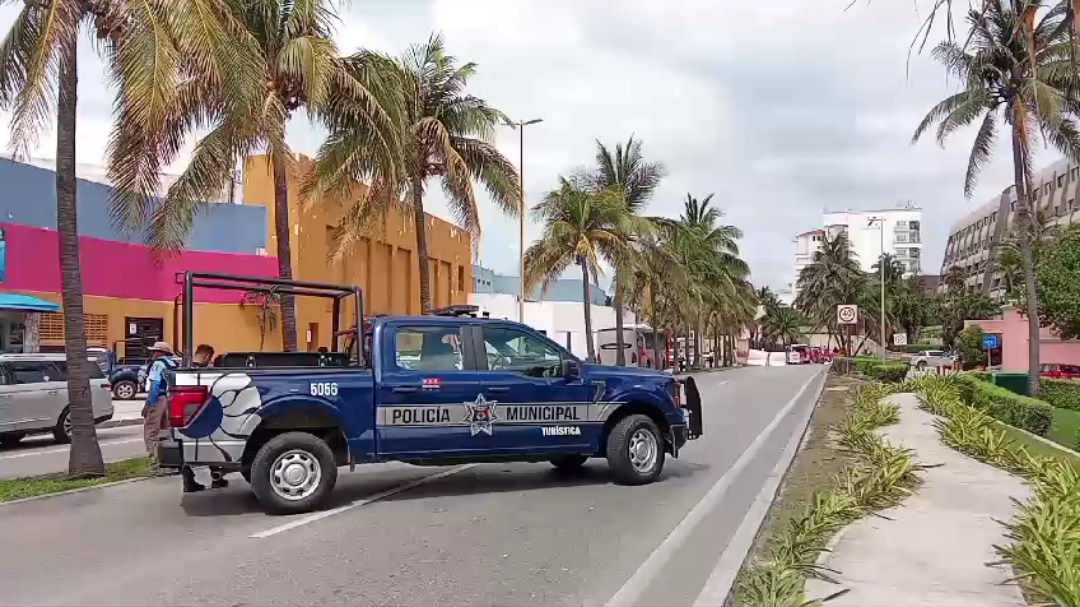 Bloquean Avenida Kukulcán