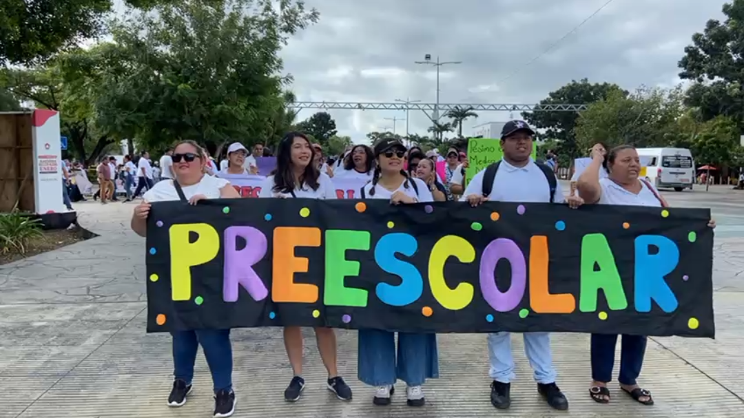 Comité Emergente de Docentes Lidera Marcha Pacífica en la Plaza de la Reforma