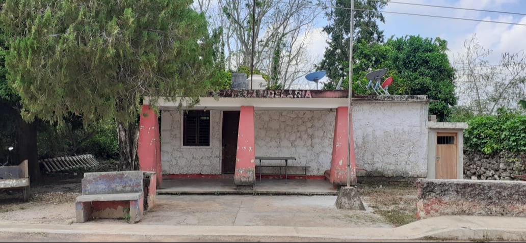 Dos personas de la localidad del poblado de La Candelaria