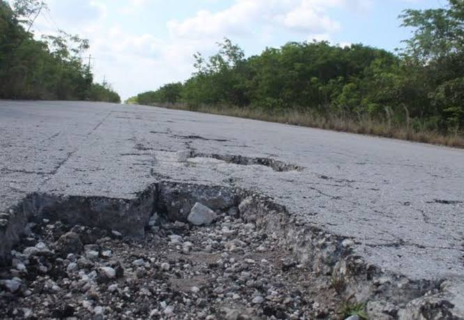 La falta de mantenimiento afecta a trabajadores que conducen por la zona