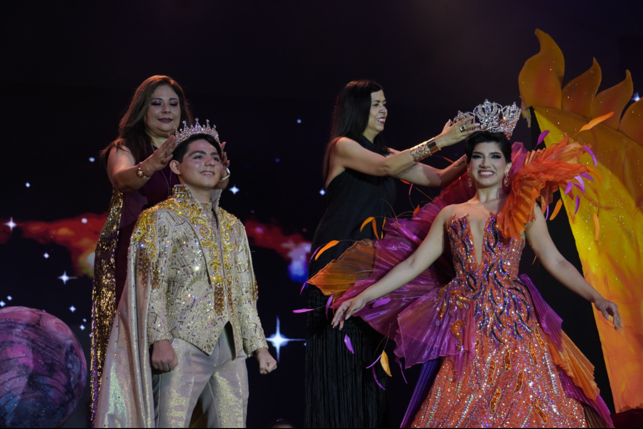 El Malilla causa furor en la coronación de los Reyes del carnaval del Instituto Campechano