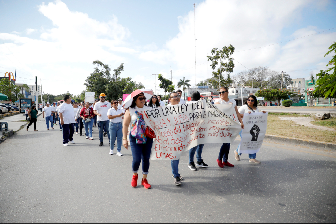 Los docentes acordaron cancelar clases mañana, para asistir a una megamarcha en Chetumal