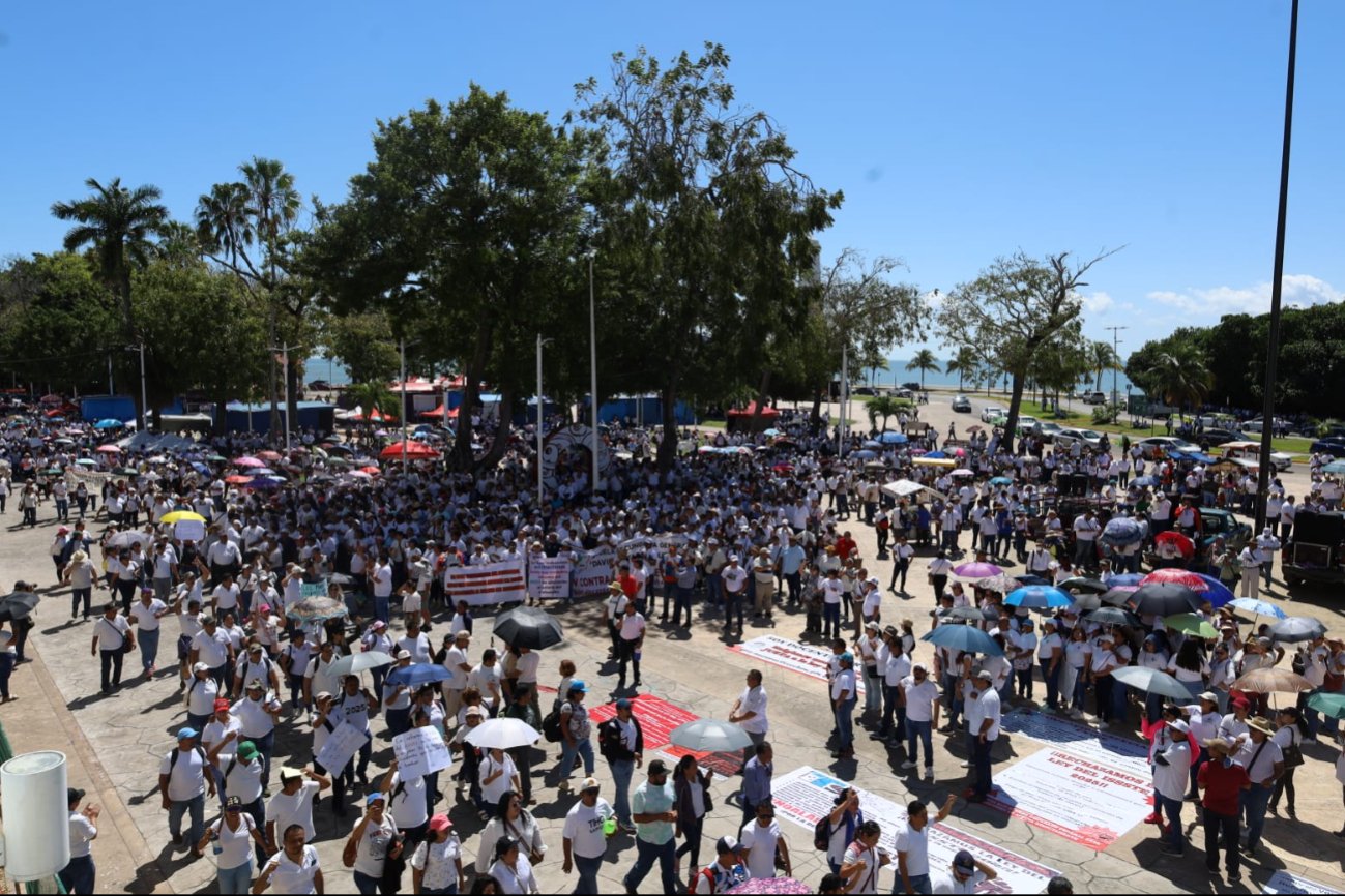 10 mil trabajadores salieron a las calles de Chetumal a marchar.