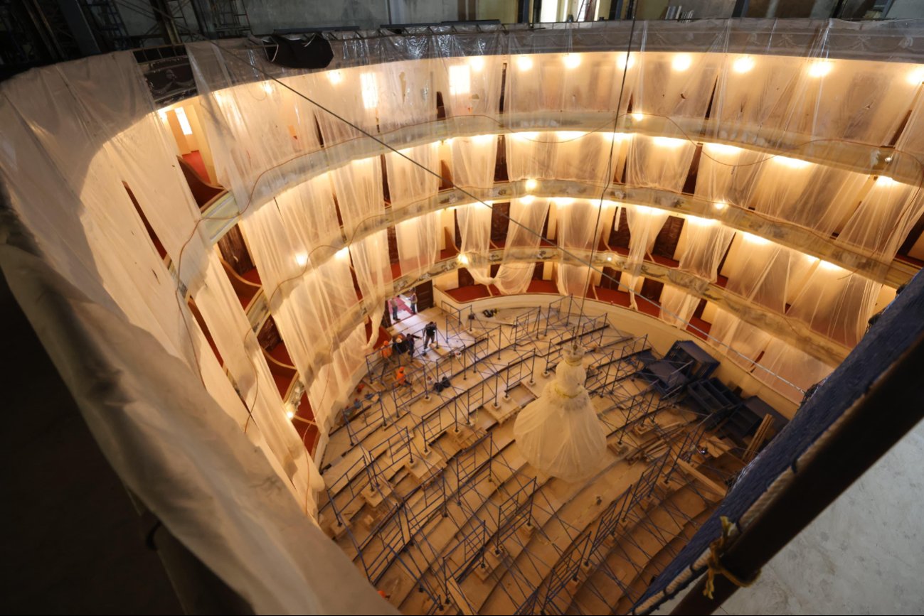 El especialista afirmó que a sus 120 años el teatro requiere atención a fondo