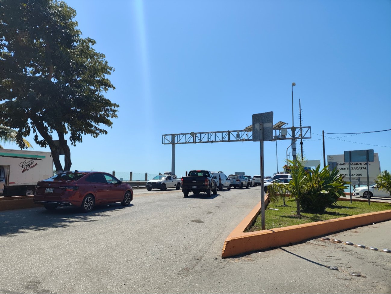 Taxistas de Ciudad del Carmen no acuden al bloqueo del Puente Zacatal  