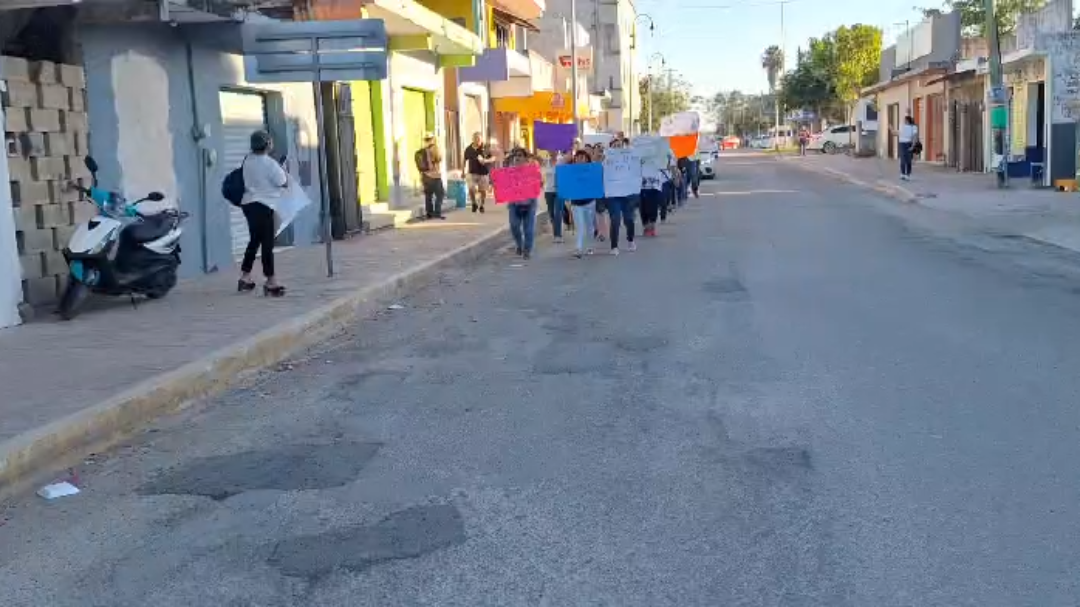 Fueron los empleados del Hospital General quienes realizaron su marcha.