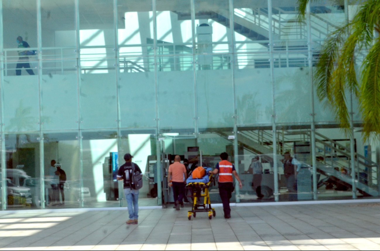 Viajero sufre descompensación metabólica en la T4 del aeropuerto de Cancún y alertó al personal médico 