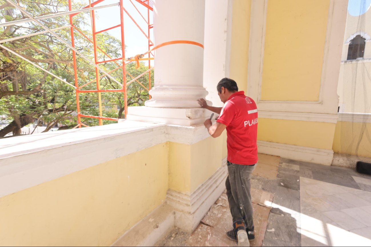 Las columnas en el vestíbulo principal también requieren atención y hay otras cosas adicionales que se deben hacer