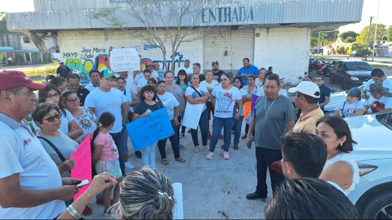 Manifestantes caminaron por la ciudad para mostrar su negativa ante la ley.