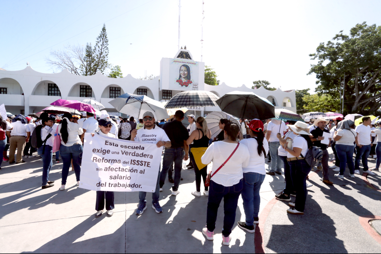 En Benito Juárez, más de 2 mil docentes externaron su indignación por la iniciativa