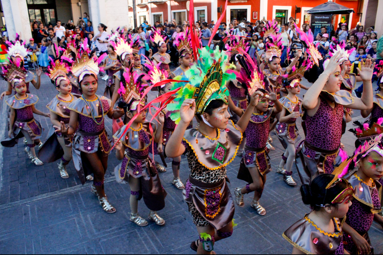 En el desfile participaron al rededor de 30 comparsas