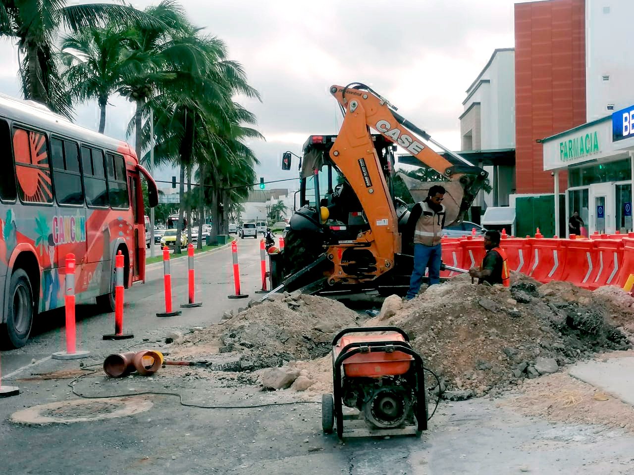 Existen múltiples quejas por tarifas elevadas y daños a la infraestructura pública.