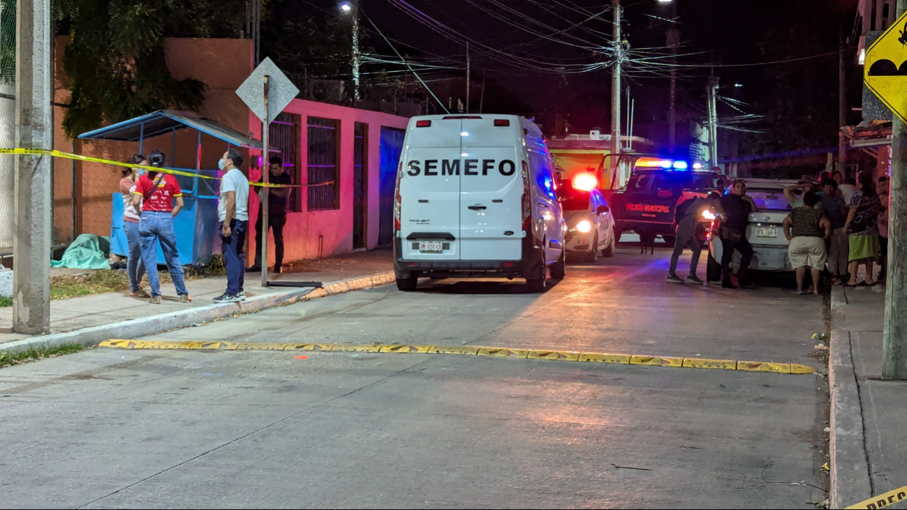 Hombre muere en vía pública.