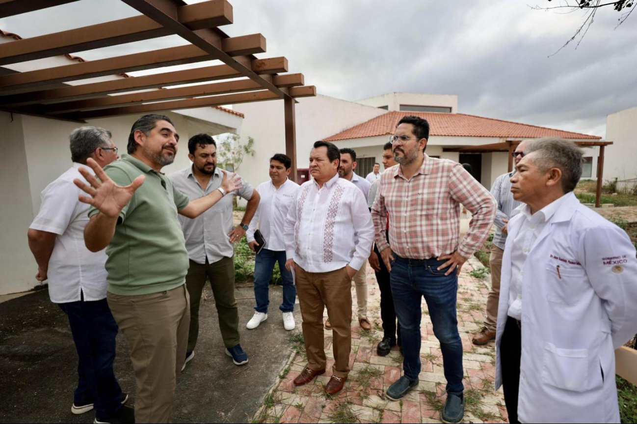 Joaquín Díaz Mena recorrió el edificio para constatar los trabajos de rescate que requiere