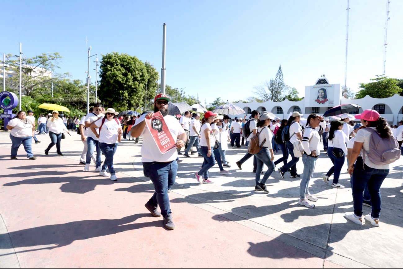 Se cerraron todos los accesos al palacio municipal, menos uno