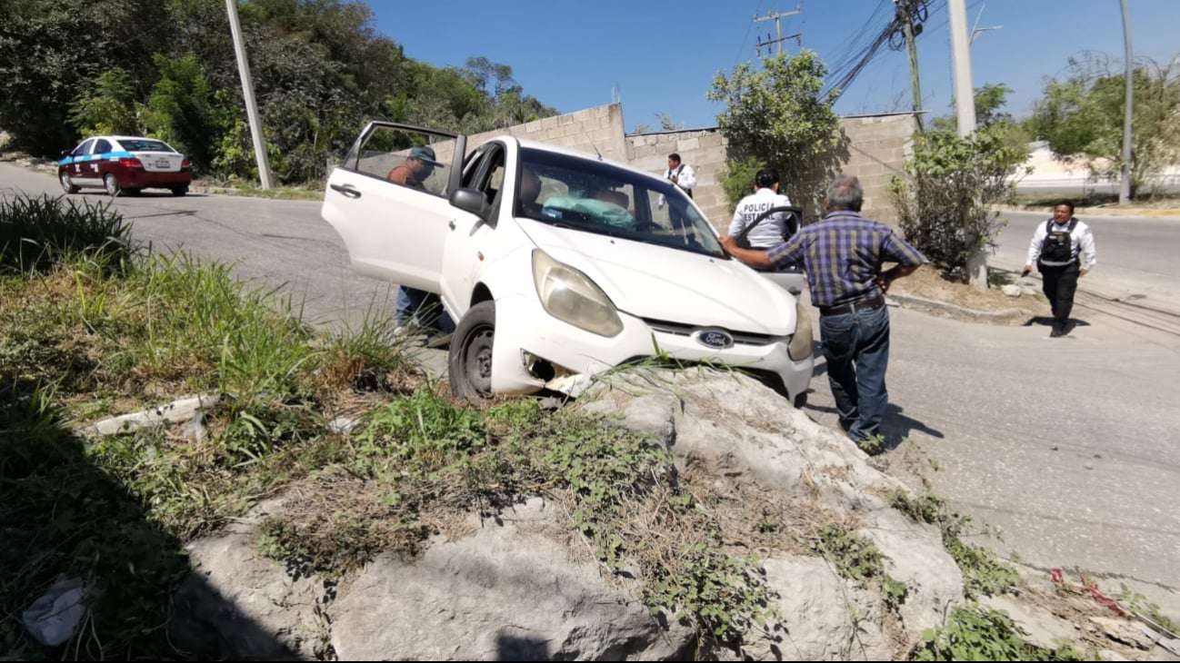 Derrape de Auto en Campeche Moviliza a Policía