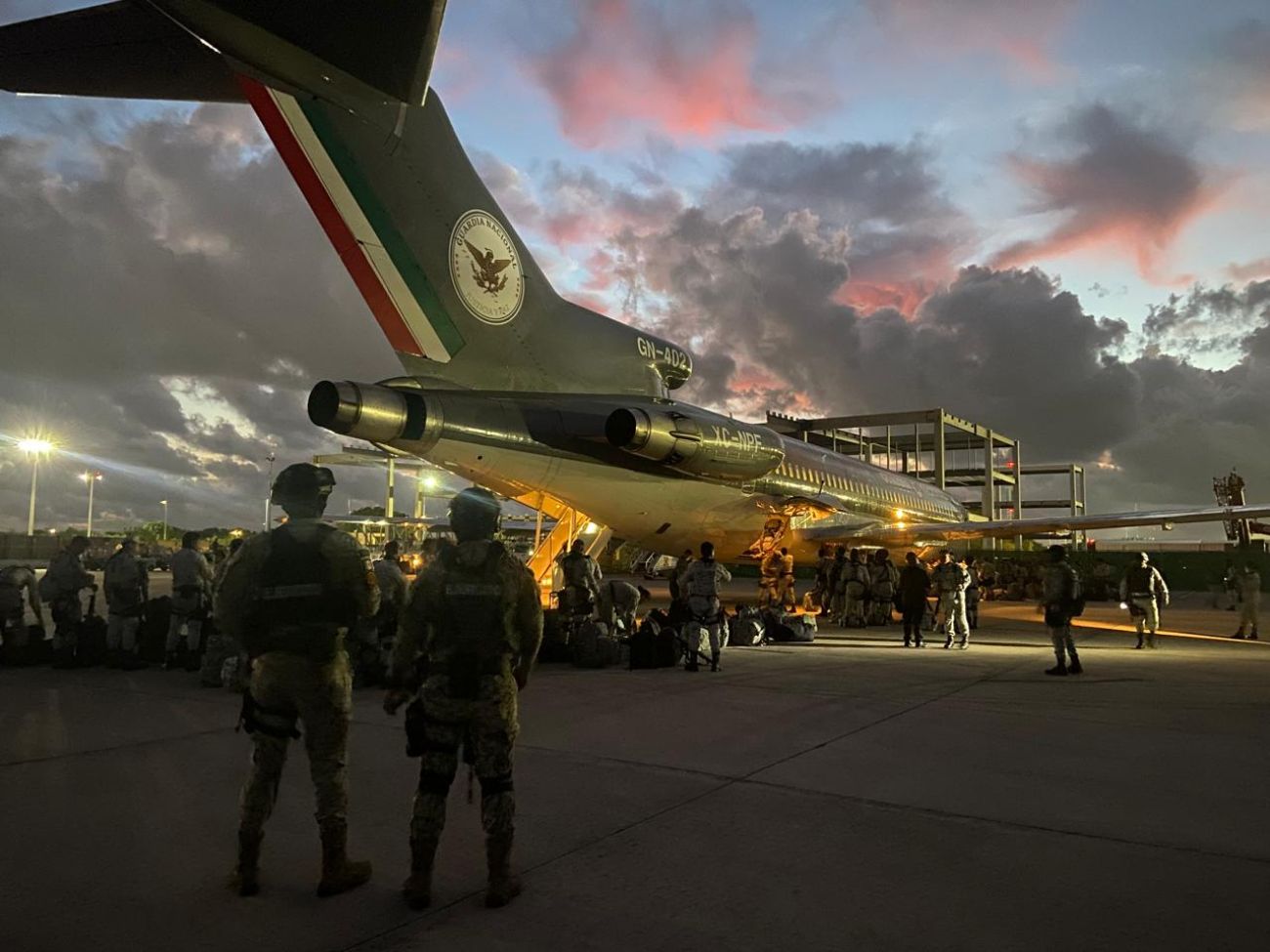 Los elementos fueron trasladados en la aeronave Boing 747, con matrícula XV-NPF, de GN 402