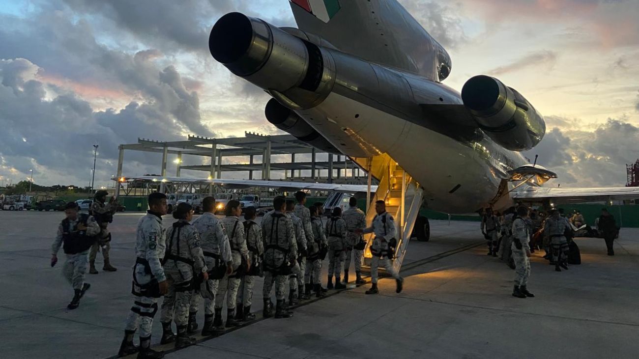 Aeronave de la Guardia Nacional desplaza 240 elementos del Aeropuerto Internacional de Cancún