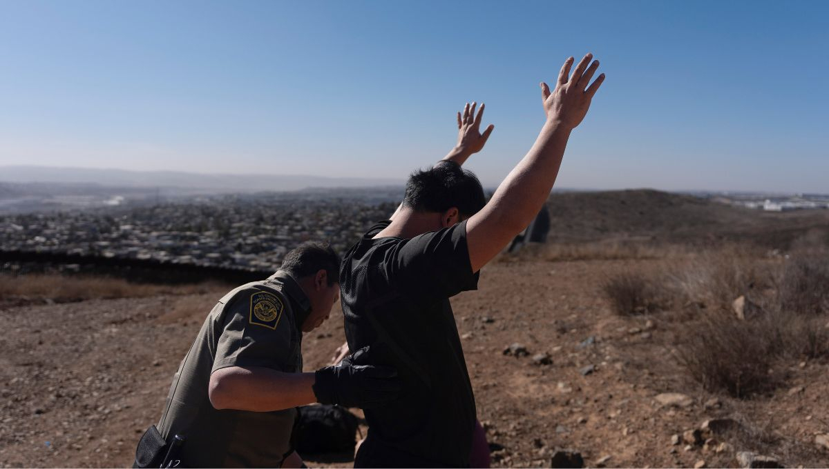 El centro de detención en la base militar ha sido habilitado para albergar hasta 30 mil migrantes