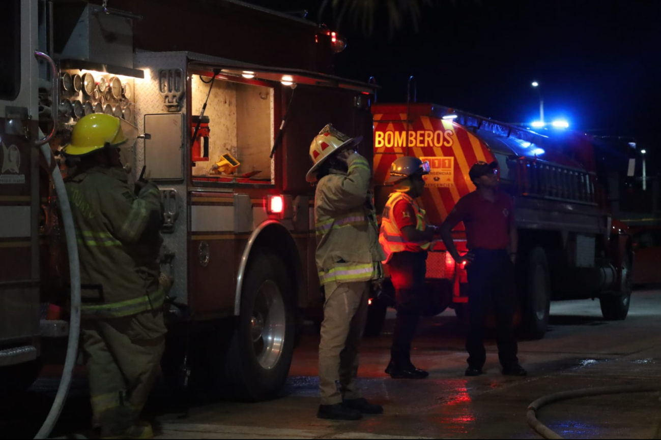 El Heroico Cuerpo de Bomberos arribó a la vivienda logrando apagar las llamas y evitar lesionados