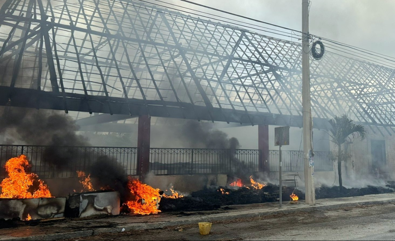 Sebien Campeche entregó 80 mil pesos en apoyos a pescadores afectados por el incendio en el muelle del 7 de Agosto