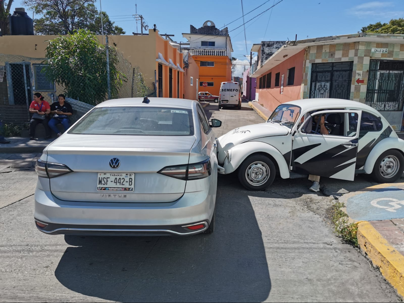 Choque de vehículos en el guanal.