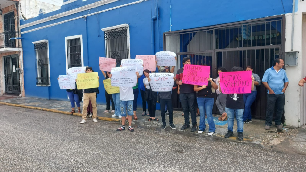 La Escuela Preparatoria Particular Lafayette perjudicó a 27 estudiantes al no entregarles certificados