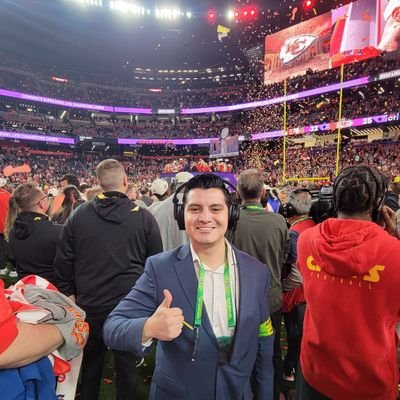 ¿Quién es el reportero mexicano Adan Manzano que murió en plena cobertura del Super Bowl LIX?