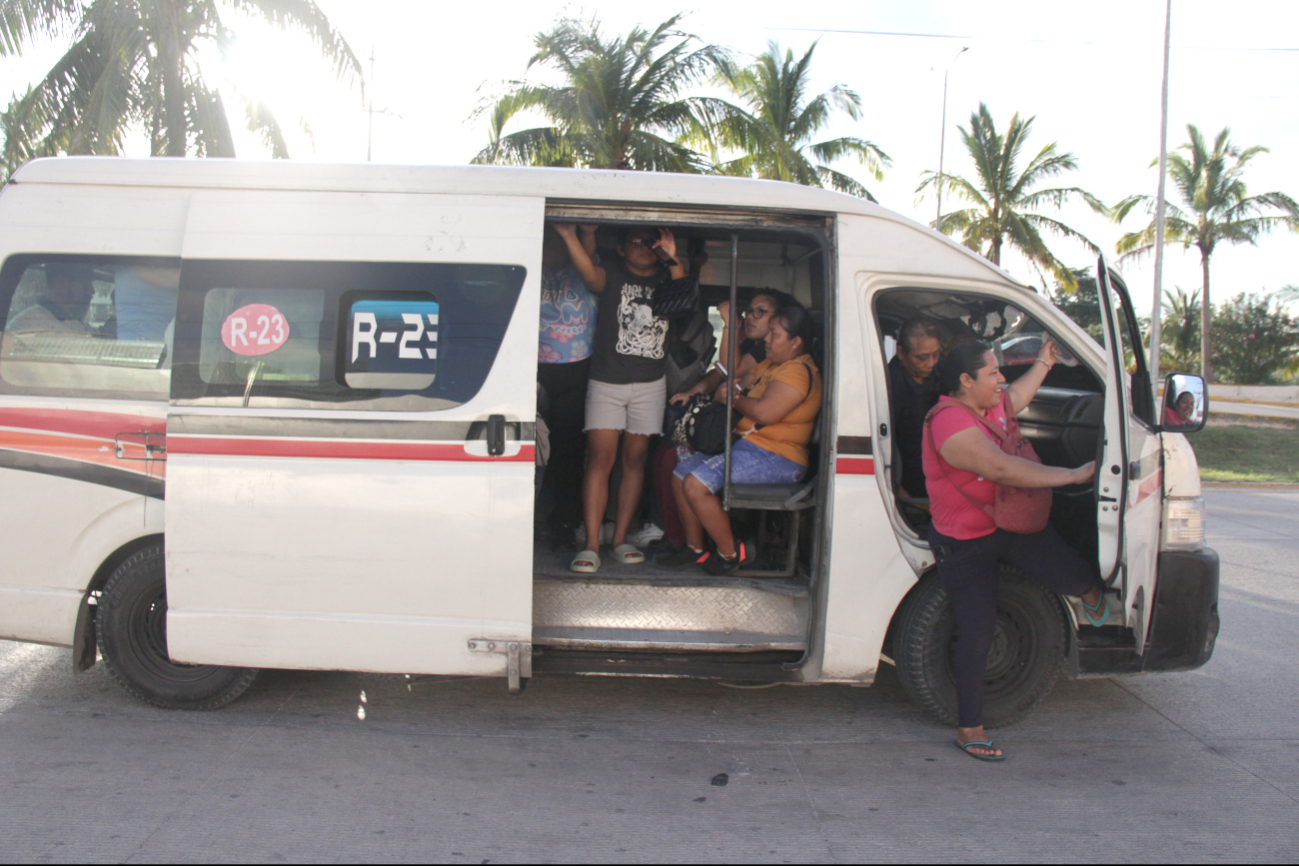 En ocasionses, los operadores suben a más de 20 personas, cuando el límite es 12 o 14.