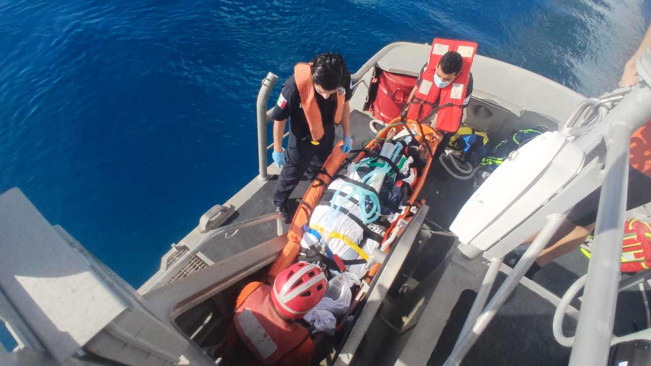 La paciente se encontraba en la embarcación, a unos metros de Isla Mujeres