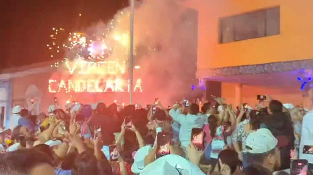 La música y el baile llenaron la noche de tradición y alegría