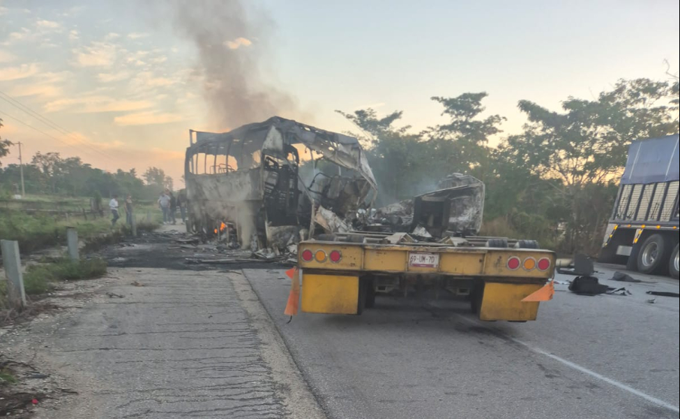 Reportan 11 sobrevivientes en trágico accidente de autobús en la Escárcega-Villahermosa 