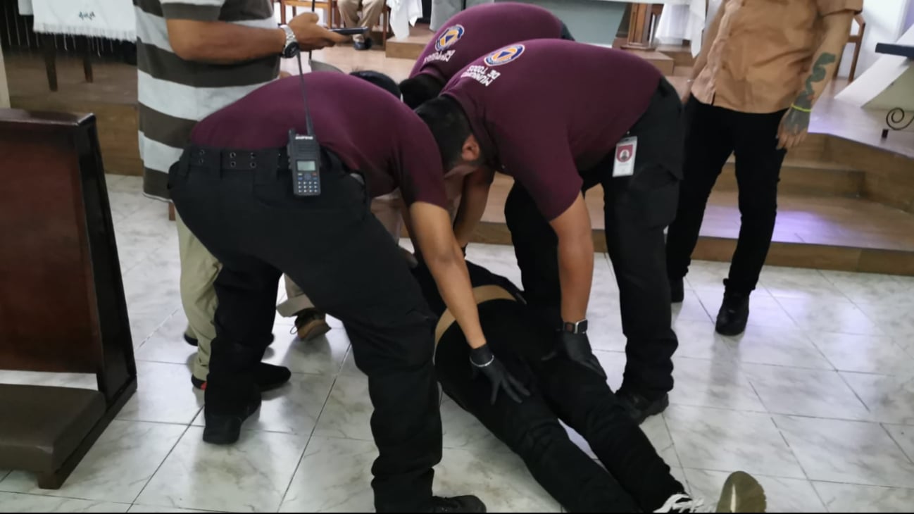 Aseguran a hombre dentro de iglesia en Campeche