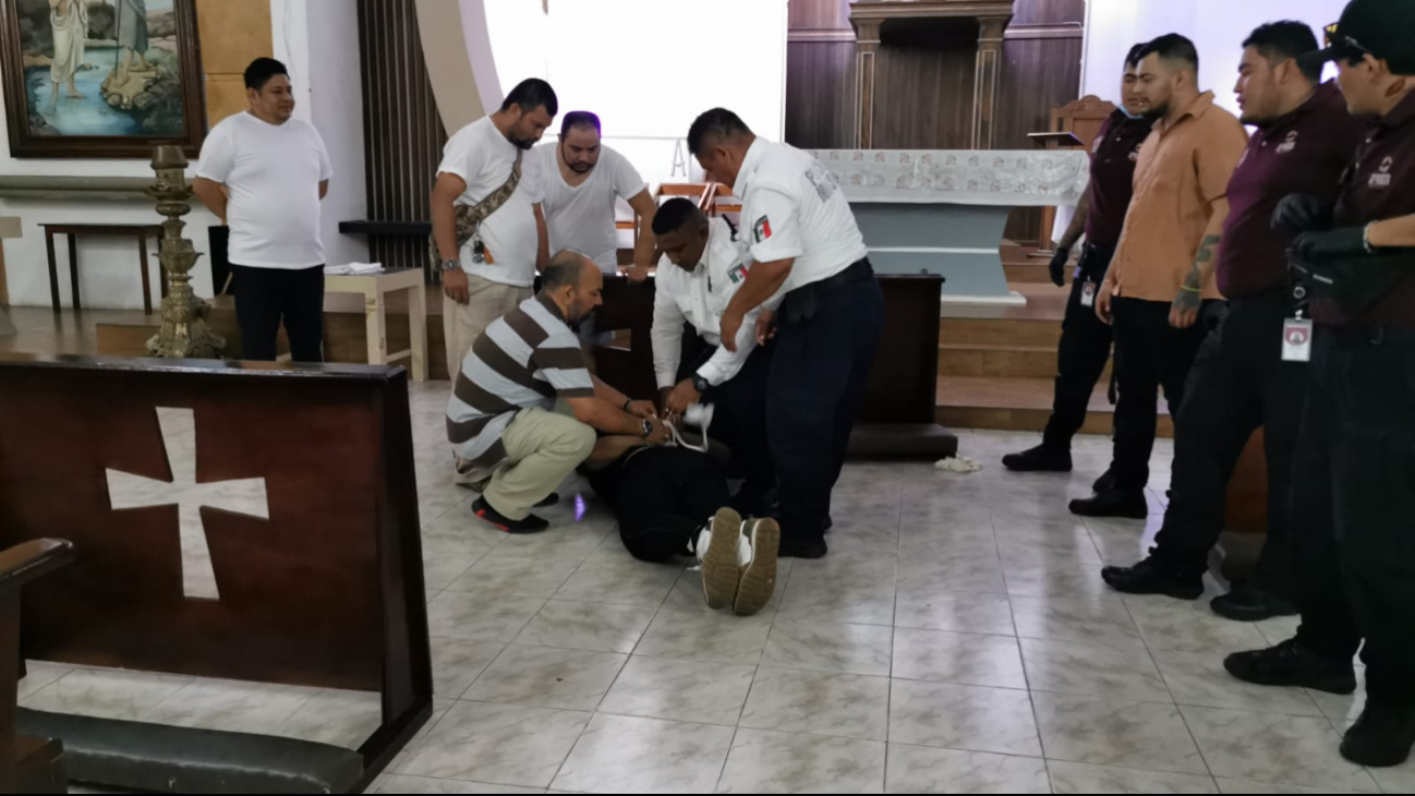 Aseguran a hombre dentro de iglesia en Campeche