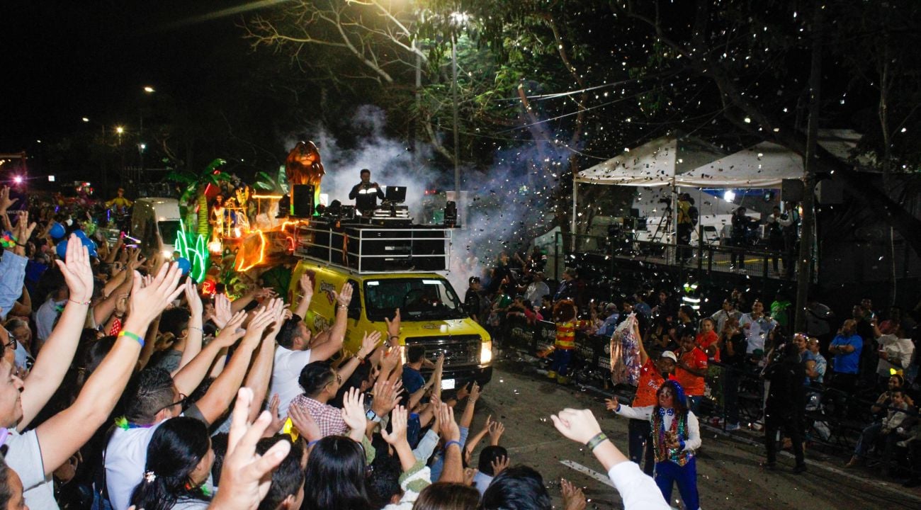 El Carnaval de Mérida 2025 arrancó entre música, baile y diversión con el tradicional Viernes de Corso