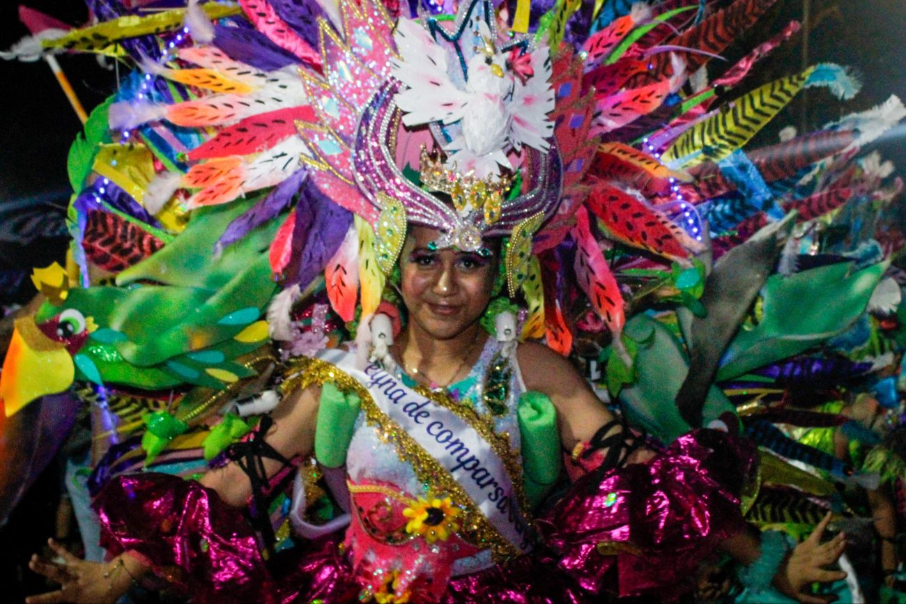 Bailarines de todas las edades encabezaron el Viernes de Corso