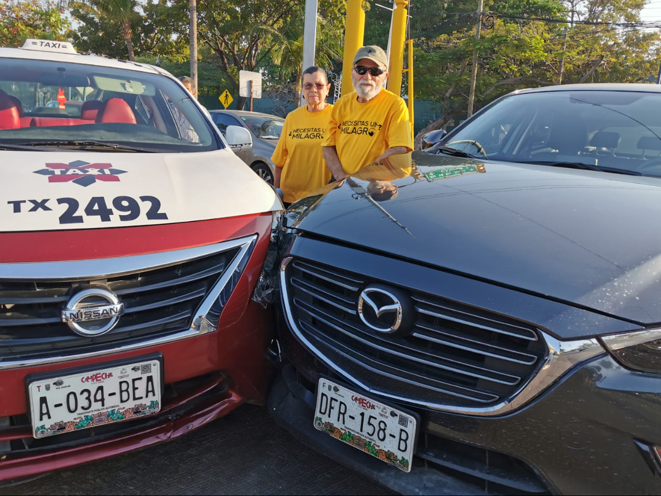 Choque entre taxi y automóvil particular en el Sam's de Ciudad del Carmen