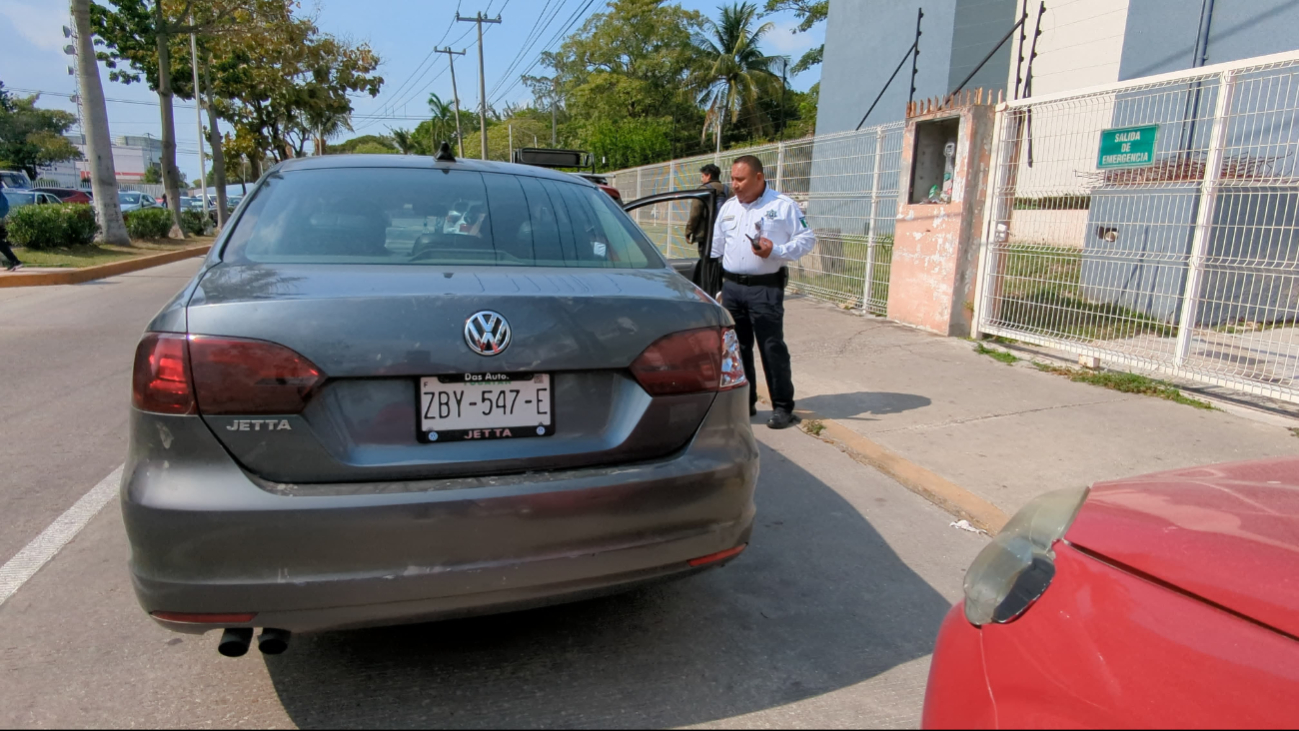 Fue la parte trasera del automóvil la cual fue impactada.