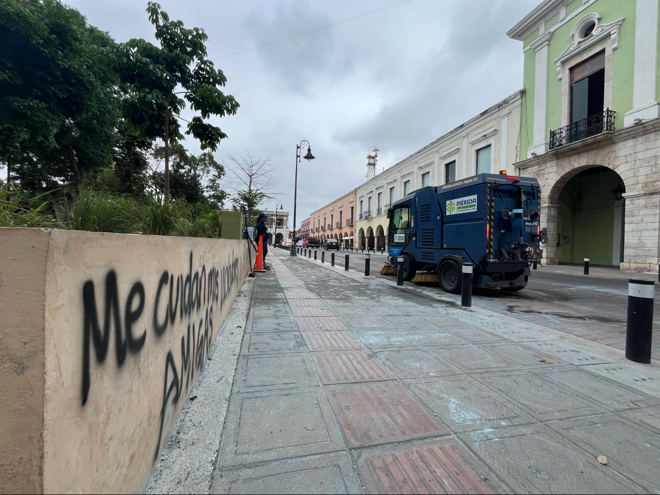 Las manifestantes realizaron pintas en algunas bardas