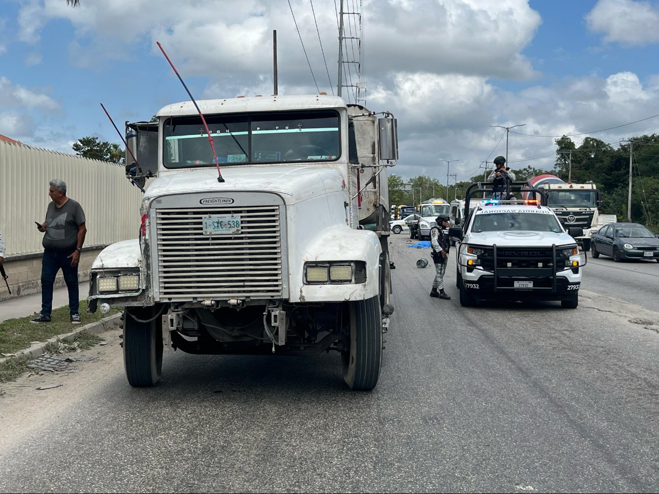 Muere motociclista arrollado