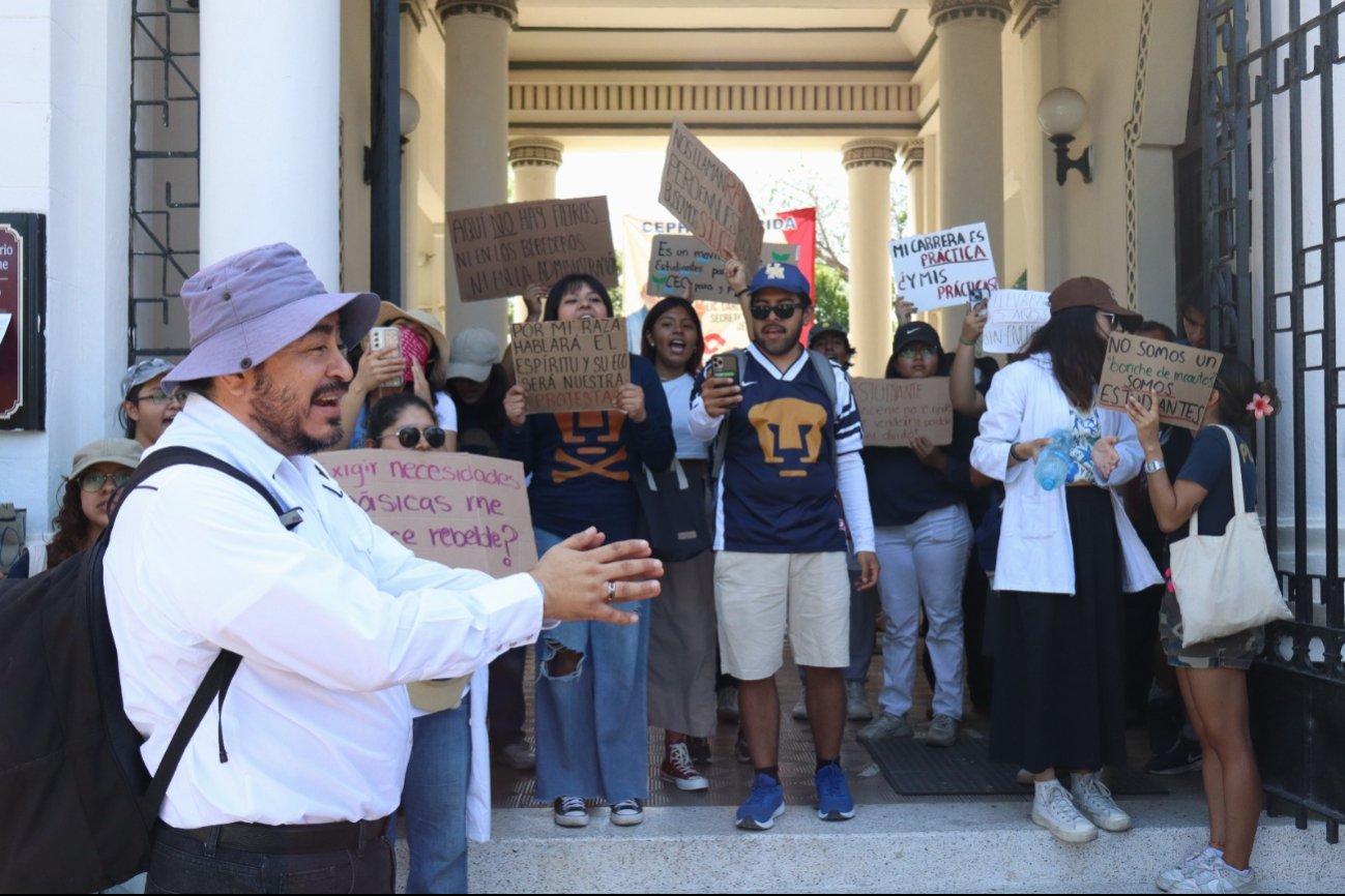 Estudiantes de la ENES Mérida protestan en el Centro Peninsular en Humanidades