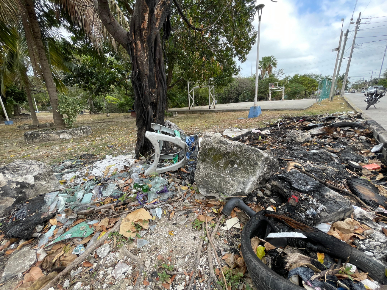 Parque del Cenote en Cancún se convierte en basurero: Reportan residuos y malos olores