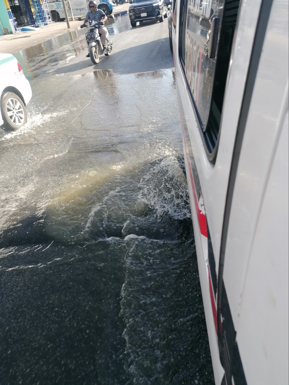 El agua causa que conductores del transporte conduzcan con más precaución