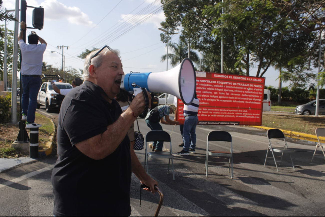 El bloqueo se realiza en la avenida Internacional de Mérida