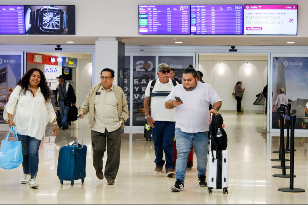 Hay buena afluencia e pasajeros en el aeropuerto de Mérida