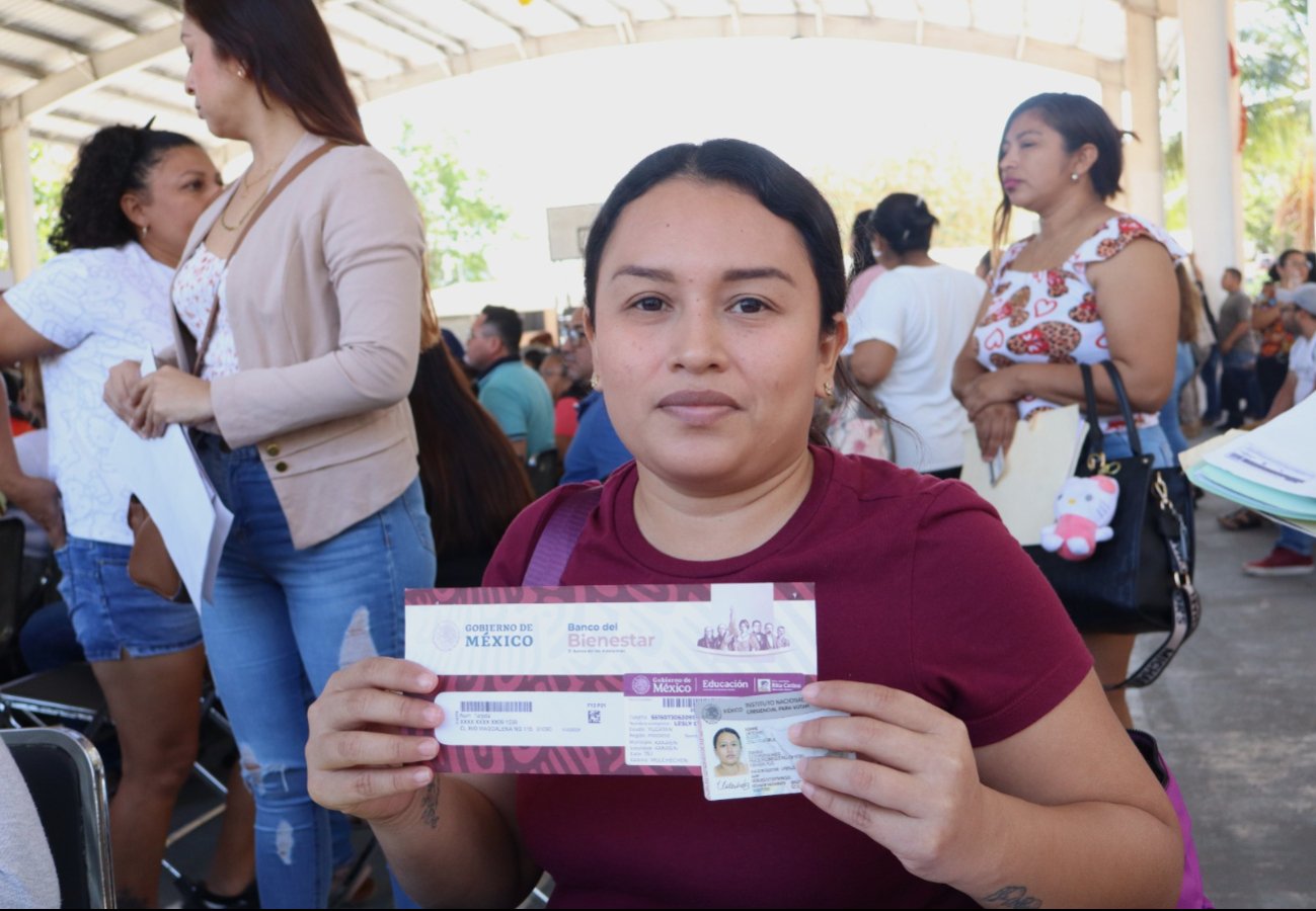 La entrega de tarjetas se realizó en la Escuela Secundaria Técnica Número 66 de Mérida