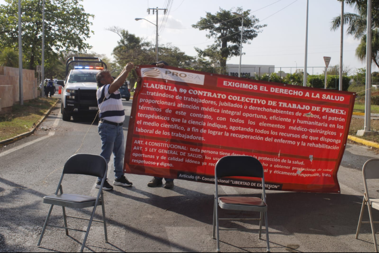 Los pensionados de PEMEX exigen atención médica