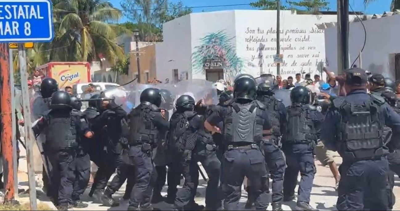 Vecinos de Sisal intentan talar el manglar para construir residencias habitacionales